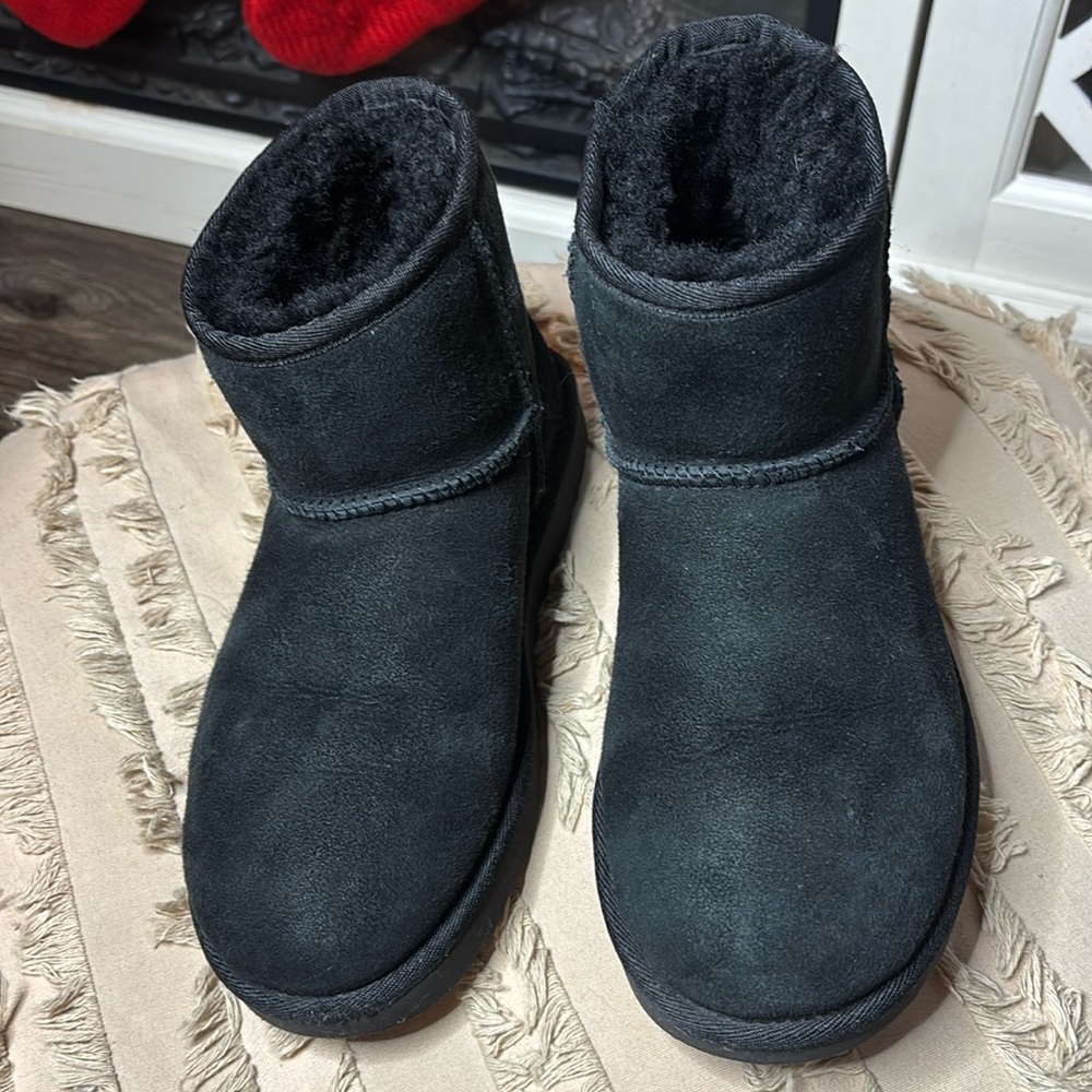 Classic mini UGG boots black size 7
